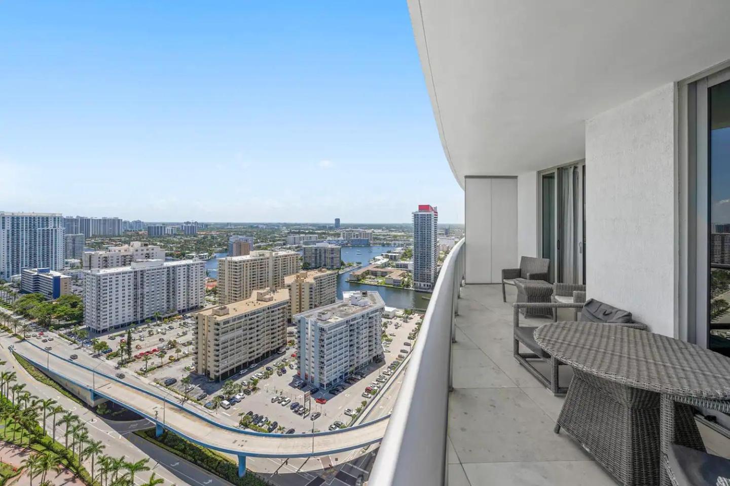 Upscale Comfort And Breathtaking Views At H Hollywood Residences By Zelloo Beverley Beach Luaran gambar